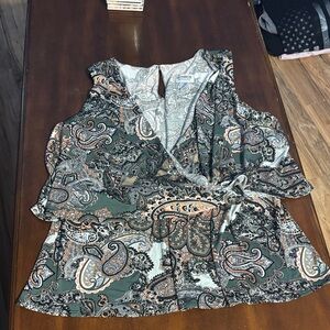 Monroe & Main Green and Black Paisley Tank Top